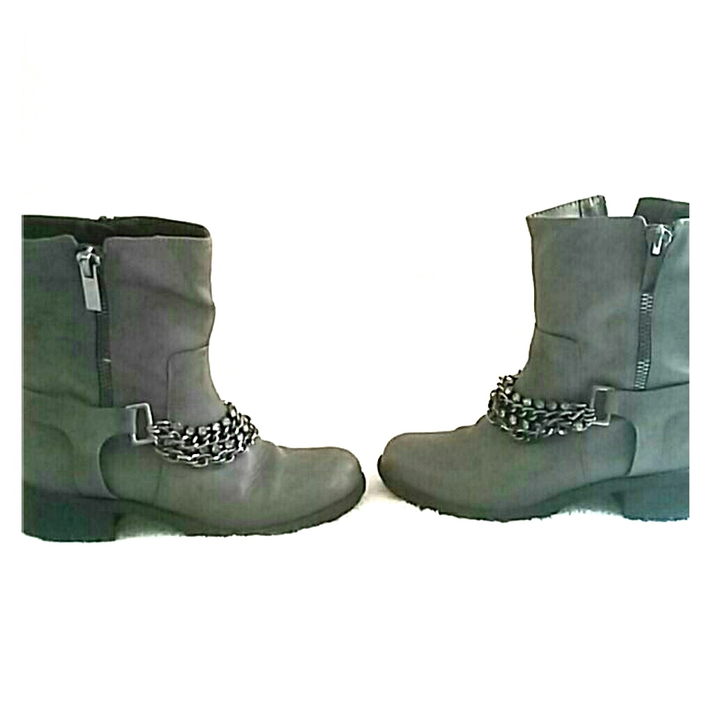 Vera Wang boots